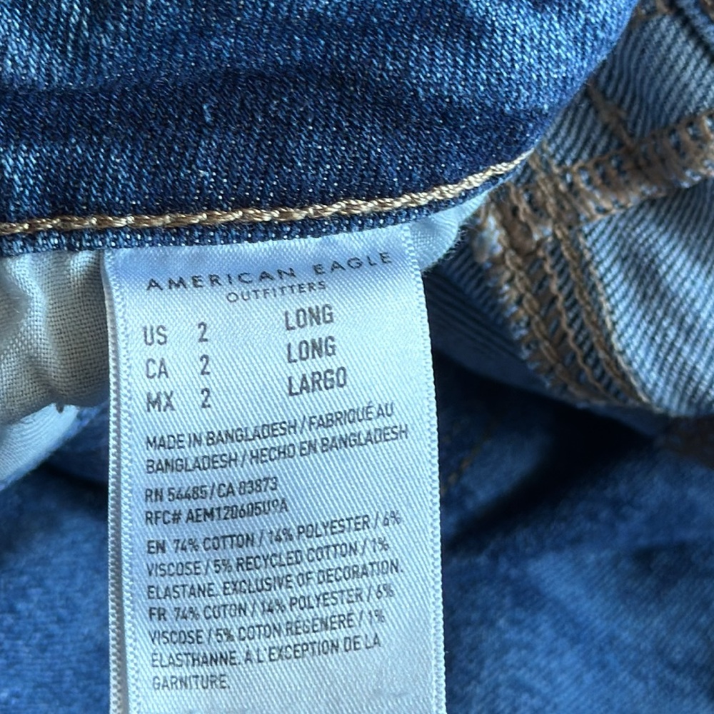 🥶AMERICAN EAGLE MOM JEANS - Picture 3 of 9